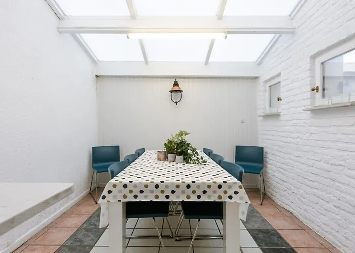 Huswell - Huis Lapon - Spacious & Stylish Vacation Retreat
