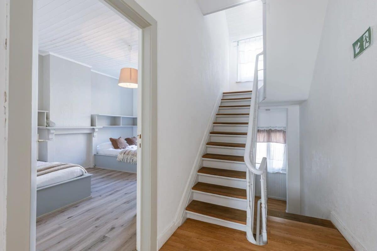 Huswell - Lapon - Spacious & Stylish Vacation Retreat *